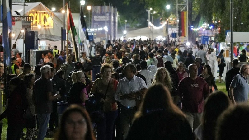 Muchísima gente en la primera noche de la celebración.