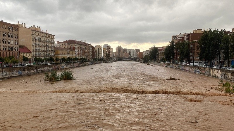 Las trombas de agua y granizo inundan algunas de las principales avenidas de Málaga.