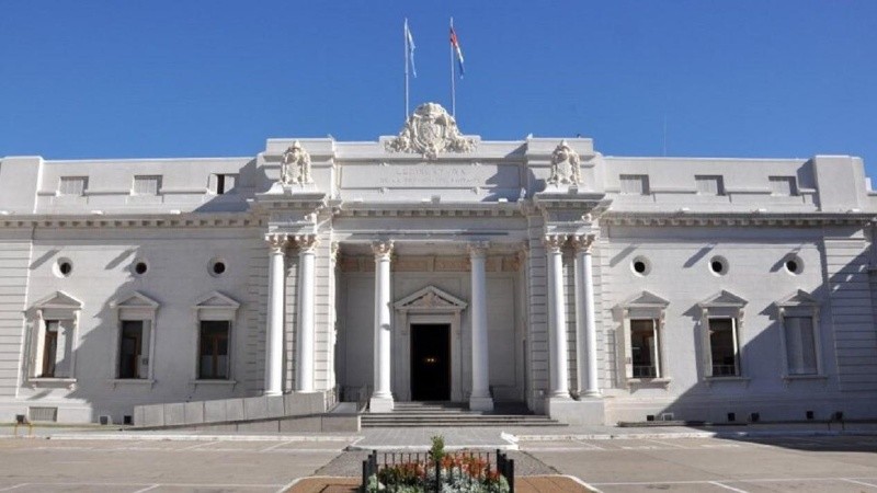 El gobernador Pullaro y los actuales miembros de la Corte provincial.