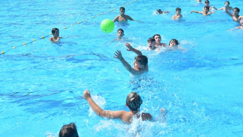 Las piletas rosarinas, un éxito de verano.