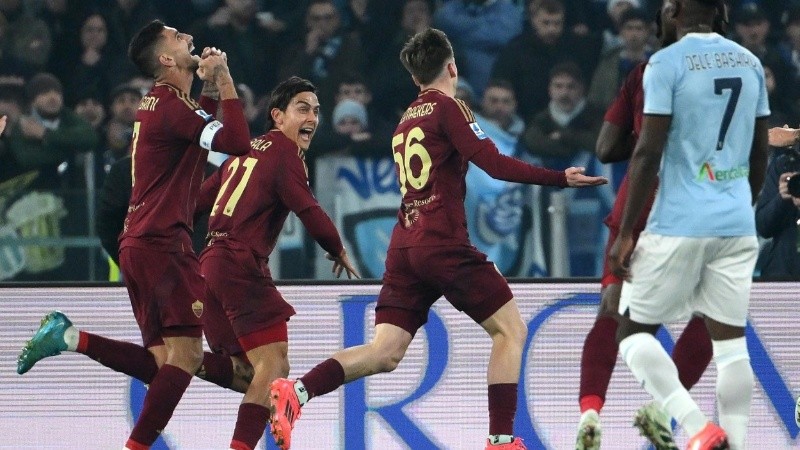 Saelemaekers celebra su gol tras la asistencia de Dybala.