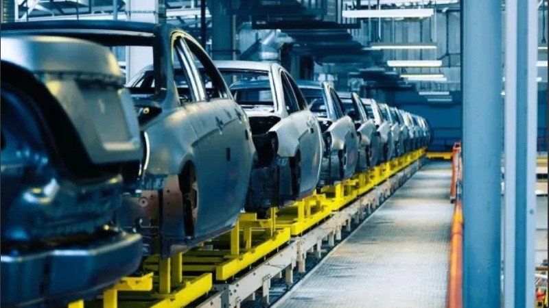 El 2024 cerró con una caída del 17,1% en la producción automotriz, pero proyectan mejora para el 2025.