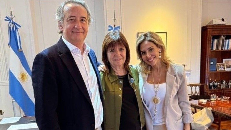 Los diputados santafesinos Mayoraz y Romina Diez junto a Patricia Bullrich.