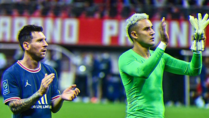 Messi junto a Navas después de un partido del PSG francés.