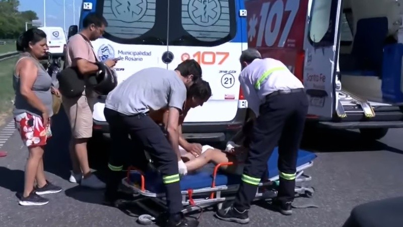 Ambulancias del Sies trasladaron a las víctimas a hospitales.