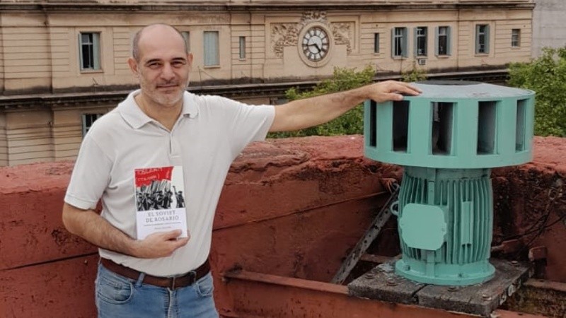 Paulo Menotti con su libro 