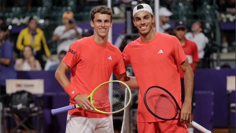 Juan Manuel (izquierda) y Francisco (derecha) Cerúndolo: el duelo de hermanos fue para el segundo.