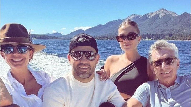 Se hospedan en la casa de Macri y Juliana Awada en Villa La Angostura, donde tienen su residencia en el exclusivo Country Cumelé.