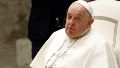 El papa Francisco tuvo una "crisis respiratoria asmática prolongada" y permanece en estado "crítico"