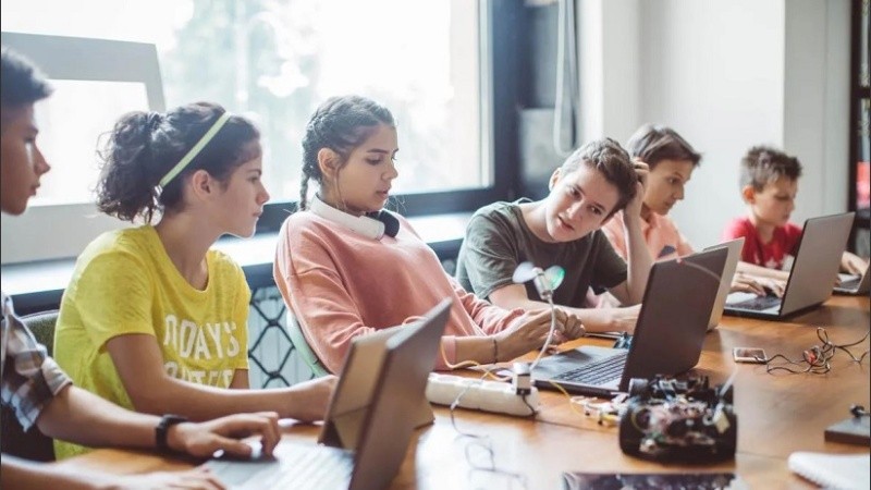 La convivencia entre educación e Inteligencia Artificial plantea serios desafíos al docente.