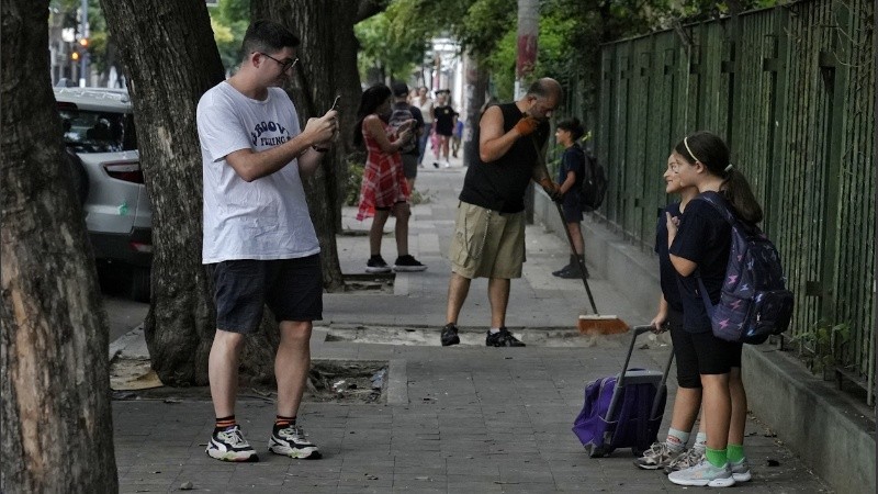 Imágenes del primer día de clases en Rosario.