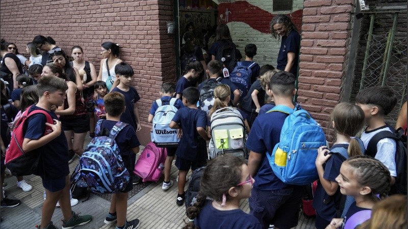 Imágenes del primer día de clases en Rosario.