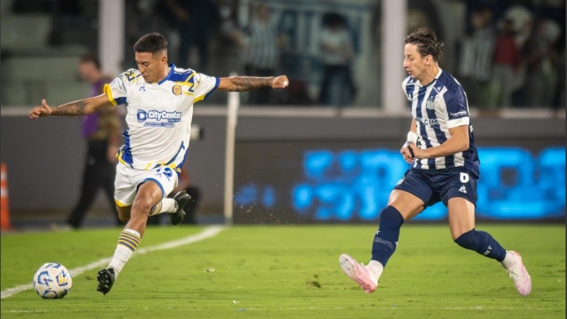 Emanuel Coronel volvió a ser titular este lunes en el Kempes.