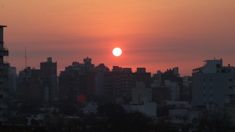 Ya para el viernes y fin de semana, el panorama climático se mantendría y las máximas previstas superarían los 30 grados. 