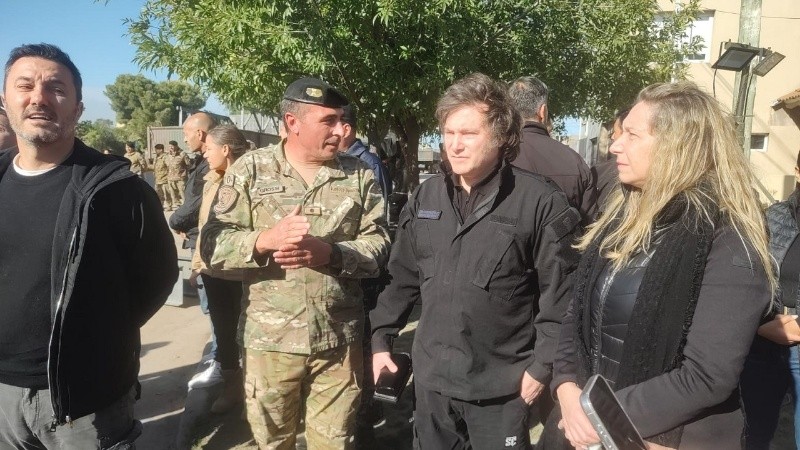 El presidente Javier Milei recorrió Bahía Blanca tras el trágico temporal.