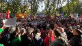 En Rosario hubo marcha en defensa de los jubilados en plaza San Martín