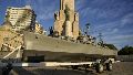 Una réplica a escala del ARA General Belgrano se exhibe en el Monumento a la Bandera