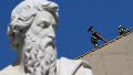 Preparativos para la instalaci�n de la chimenea en el techo de la Capilla Sixtina