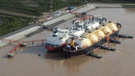 Argentina confirma inversión estratégica por USD7.000 millones para exportar GNL