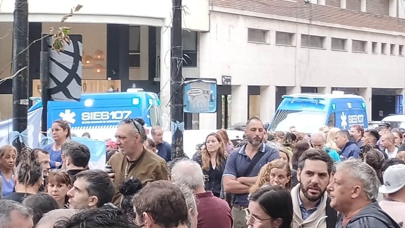 Javkin denunciará ante la Justicia el uso de las ambulancias en la manifestación.