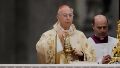 El cardenal Dominique Mamberti, la voz que revelará al mundo el nombre del nuevo papa