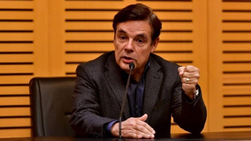 El jefe político de los senadores misioneros que votaron en contra de Ficha Limpia aseguró que fue un pedido de Milei.
