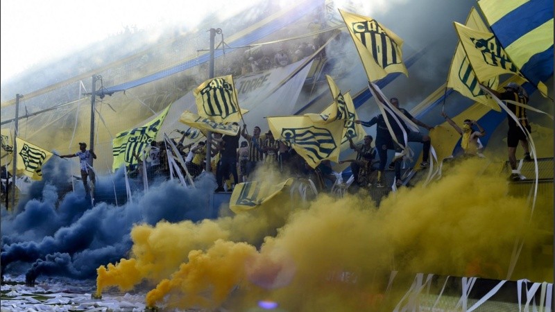 Ilusión canalla: el equipo de Holan sigue a paso firme en el Apertura.