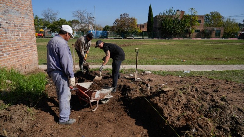 Las obras en los alrededores de la cancha de fútbol.