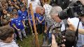 Abel Pintos estuvo en Rosario para plantar 50 nuevos árboles cerca del Monumento: "Siento a esta ciudad como mi casa"