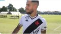 El crack brasileño Coutinho hablaba con la prensa y disparos interrumpieron la entrevista