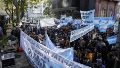 Municipales se concentraron frente a la Intendencia y lanzaron una nueva protesta