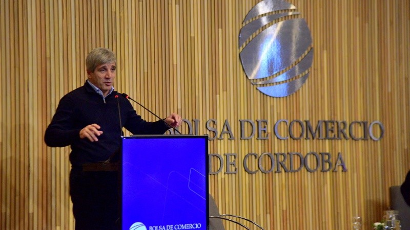 El ministro de Economía, Luis Caputo, habló en la Bolsa de Comercio de Córdoba.