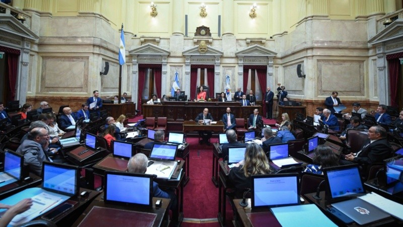 Los senadores tendrán nuevo incremento en sus dietas.