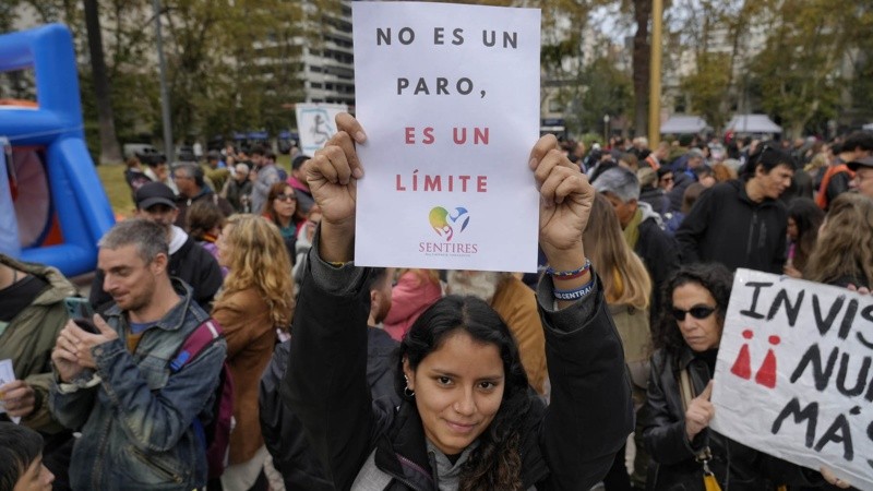 La concentración en Rosario se realizó desde las 11 en la plaza San Martín.