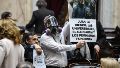 Diputado santafesino usó una máscara como la de El Eternauta para dar quorum en la sesión de los proyectos que rechaza Milei