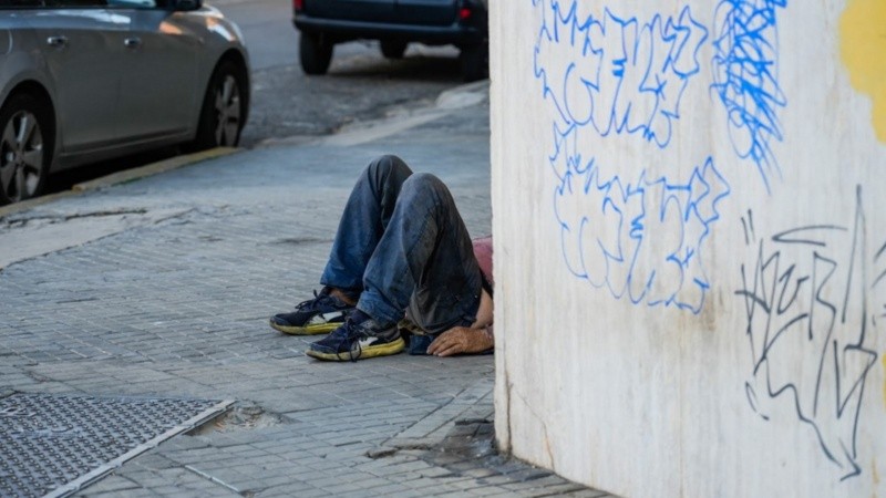 Las voluntarias asisten a personas en situación de calle.