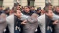 Juan Grabois fue detenido durante el desalojo del Instituto Juan Perón: "Meteme preso Milei, pero la bandera argentina no me la sacás"