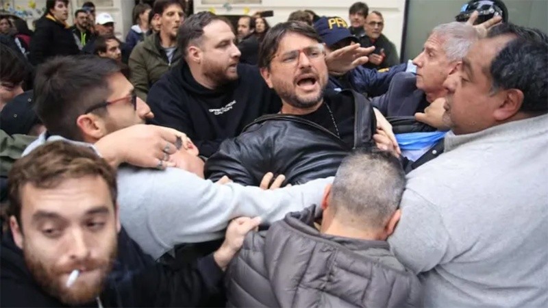 El momento de la detención de Grabois.