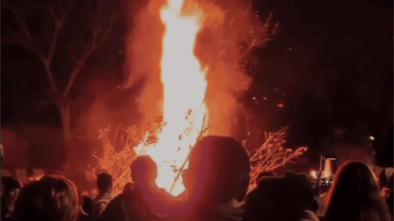 La feria se enmarca en los festejos de la noche de San Xuan.