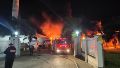 Un incendio arrasó con dos depósitos de una fábrica de colchones en Rafaela