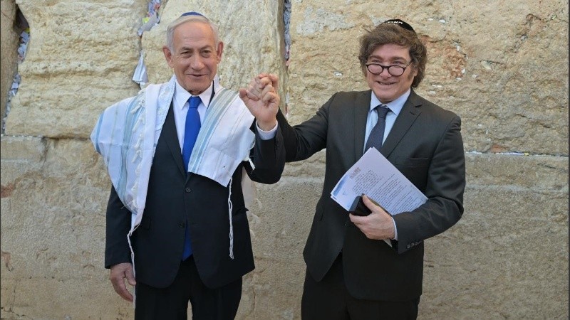 Antes de partir, Milei rezó con Netanyahu en el Muro de los Lamentos.