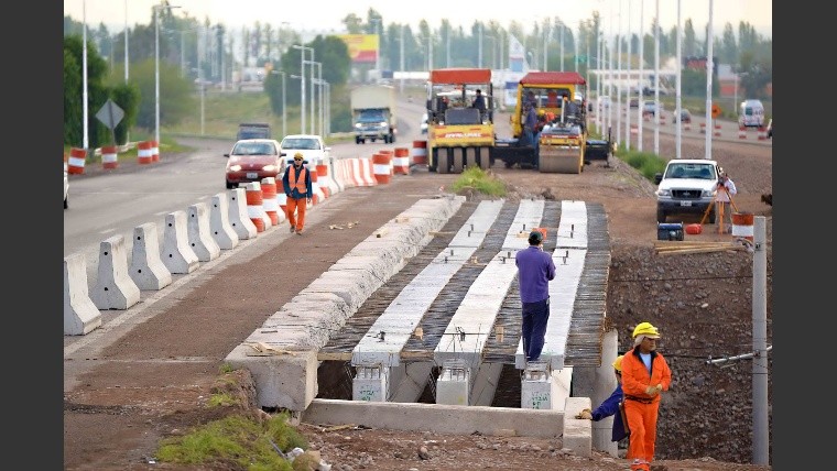 Pullaro consiguió autorización por u$s1.150 millones para obras de infraestructura.