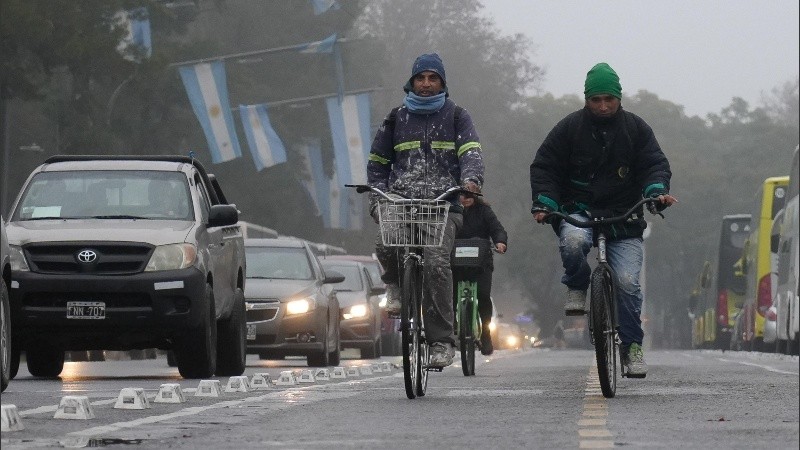 Pese a no tener licencia habilitante, los ciclistas también están obligados a cumplir con las normas de tránsito.