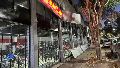 El viento derribó carteles de chapa de una concesionaria de Pichincha