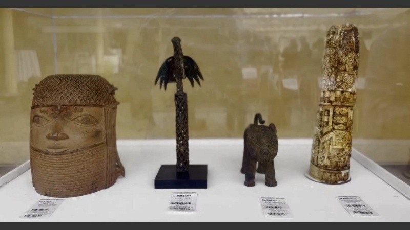 Parte de los Bronces de Benín saqueados por Inglaterra, ahora devueltos al país africano.