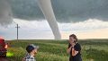 Tornado de amor: pareja se comprometió en medio de una tormenta épica