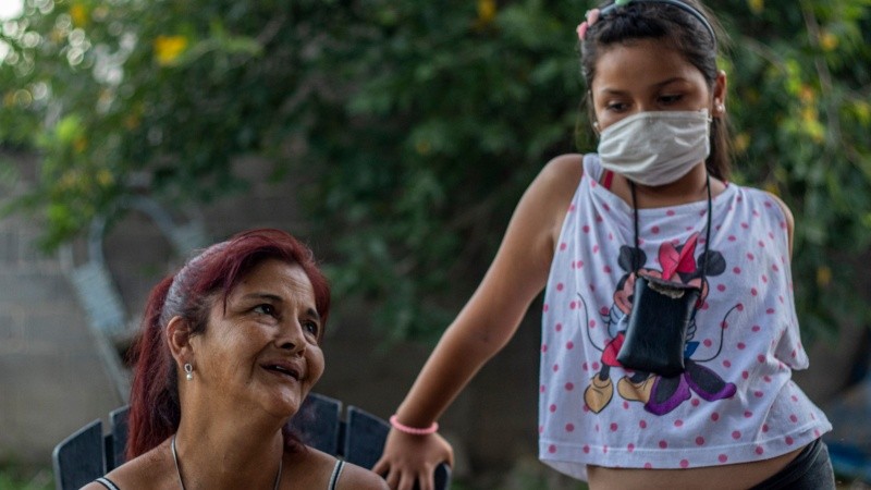 Cristina y Valentina a mediados de febrero de 2019, en su casa en la localidad de La Madrid, sur de Tucumán