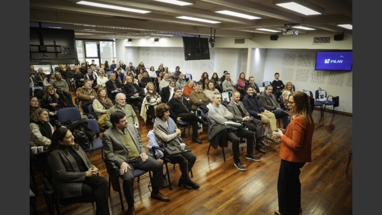 La periodista Cecilia Bouffet habló en el Concejo Profesional de Ciencias Económicas.