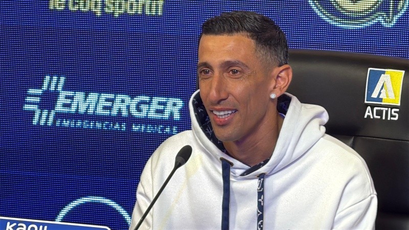 Tras más de 17 años, Di María vuelve a ponerse la camiseta de Central.