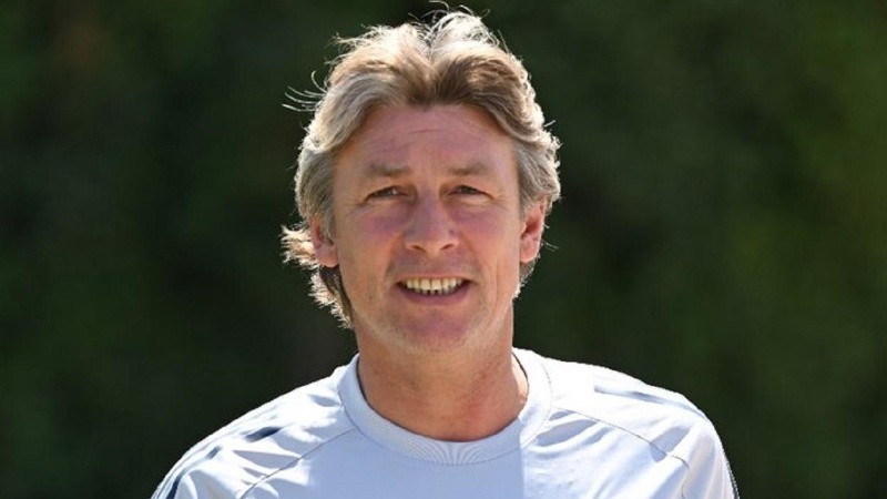 El Gringo Heinze comienza a trabajar como colaborador del técnico Arteta en el Arsenal.